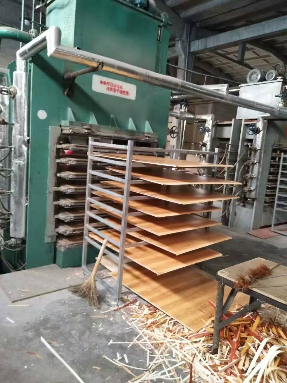 多層實(shí)木板批發(fā)價(jià)格  實(shí)木地板廠家直銷 多層實(shí)木地板廠家直銷