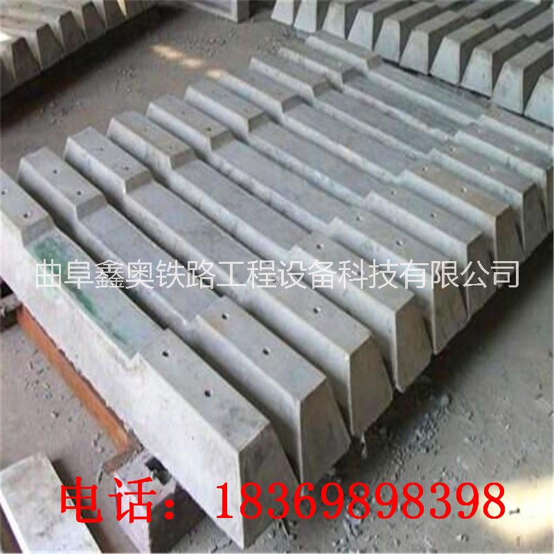 大量供應(yīng)礦用軌枕900軌距壓板式廠家直銷 水泥軌枕外表光滑內(nèi)里堅(jiān)硬量大優(yōu)惠