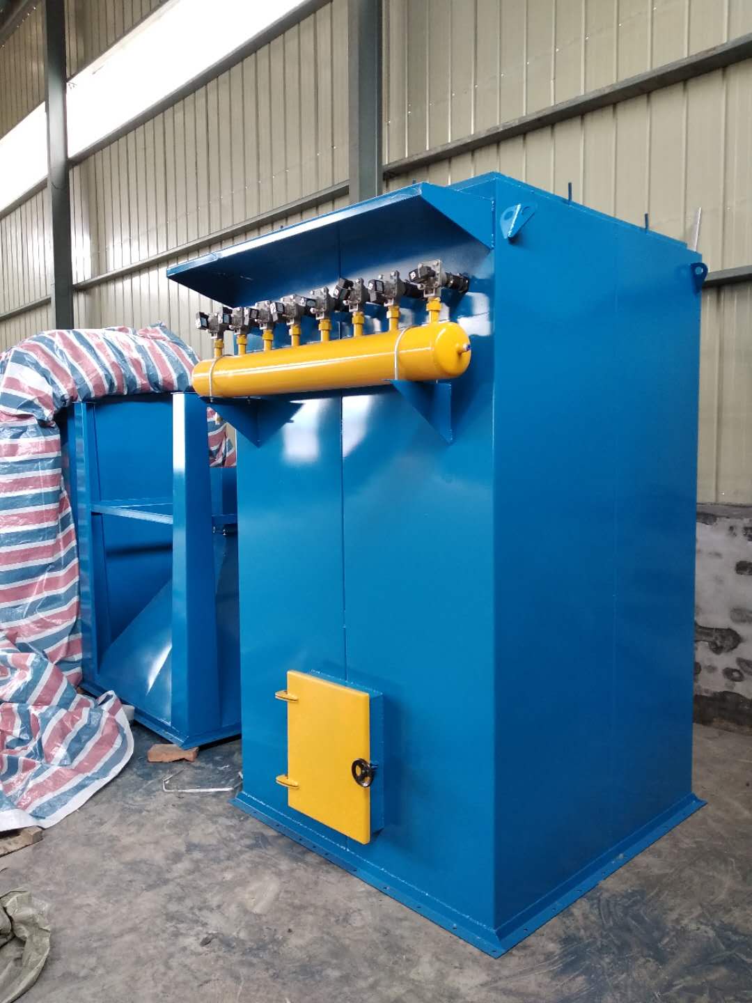 廠家生產(chǎn)冶金廠UF型單機(jī)除塵器