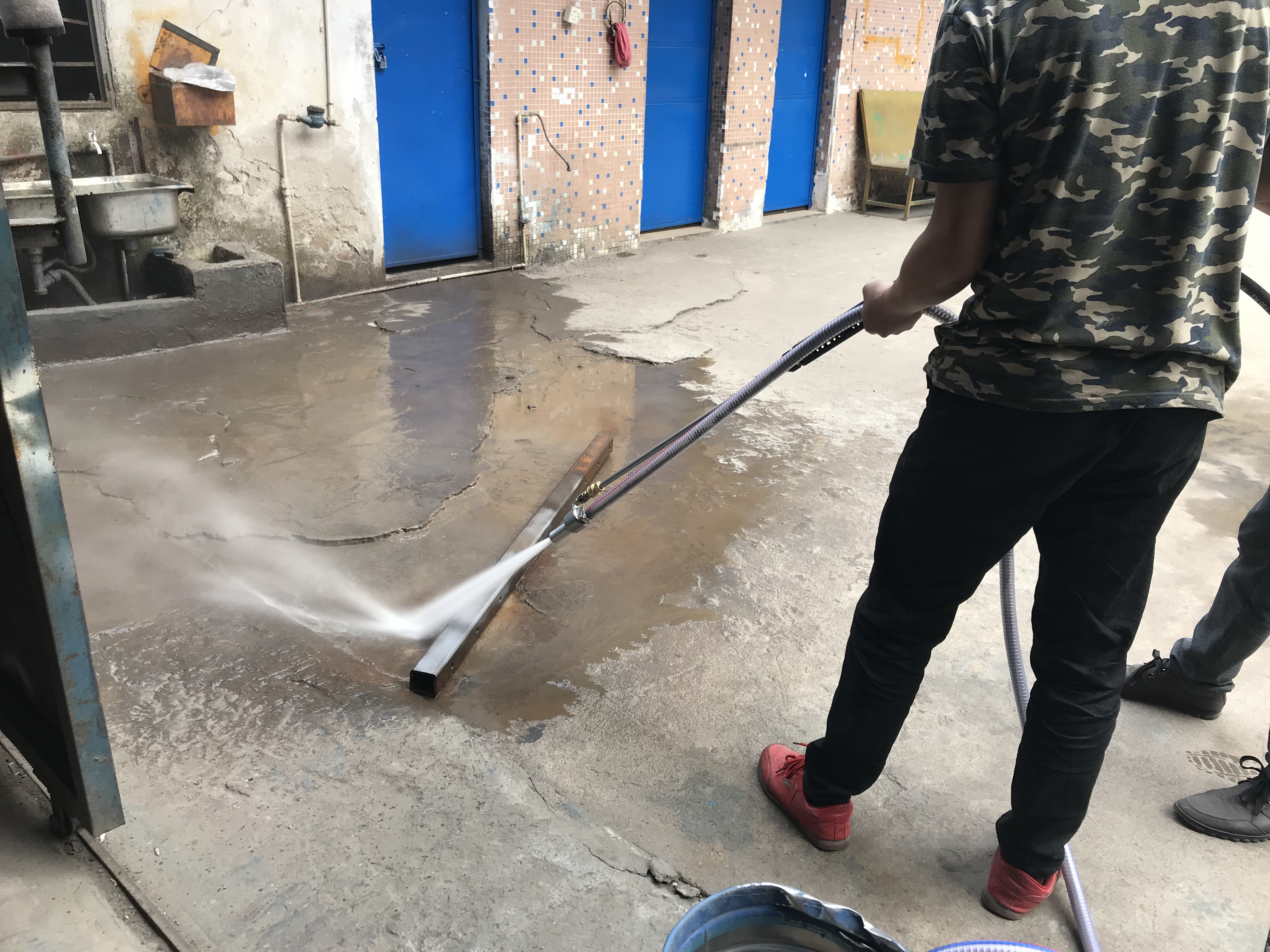 佛山榮高提供 水噴砂設(shè)備 鋼結(jié)構(gòu)水噴砂環(huán)保無塵
