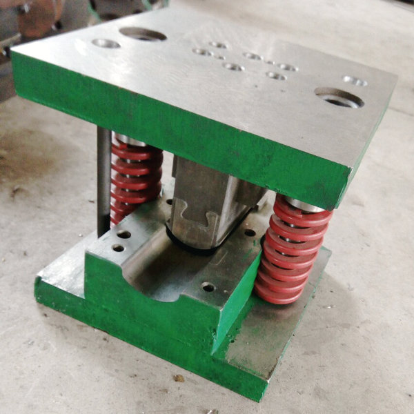 滄州五金沖壓模具設(shè)計廠家-黃驊億豪達(dá)，用專業(yè)技術(shù)征服你