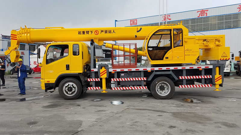凱馬12噸吊車質(zhì)優(yōu)價廉山東吊車