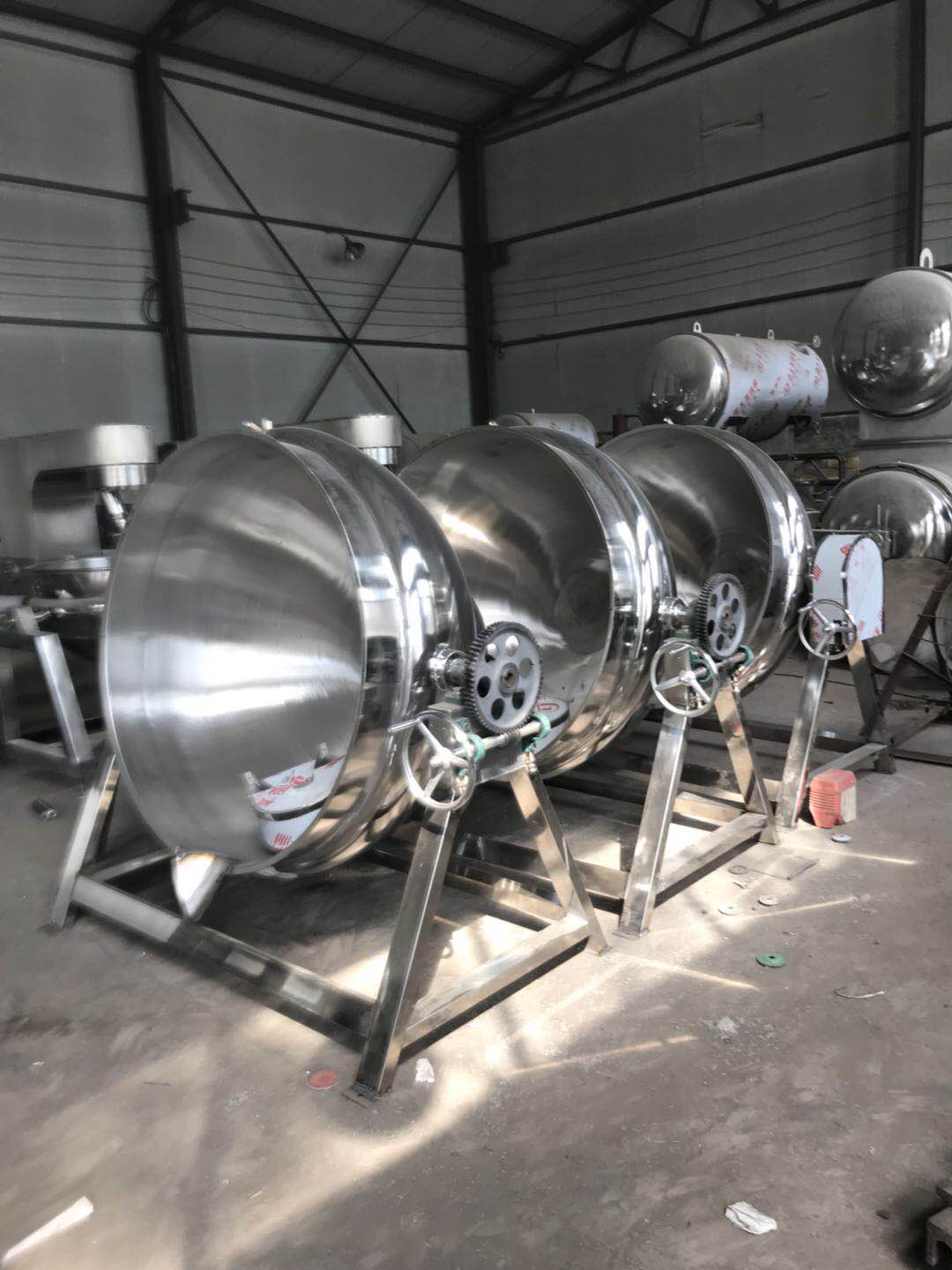 供應(yīng)炒醬夾層鍋/電加熱炒醬鍋-強(qiáng)大機(jī)械