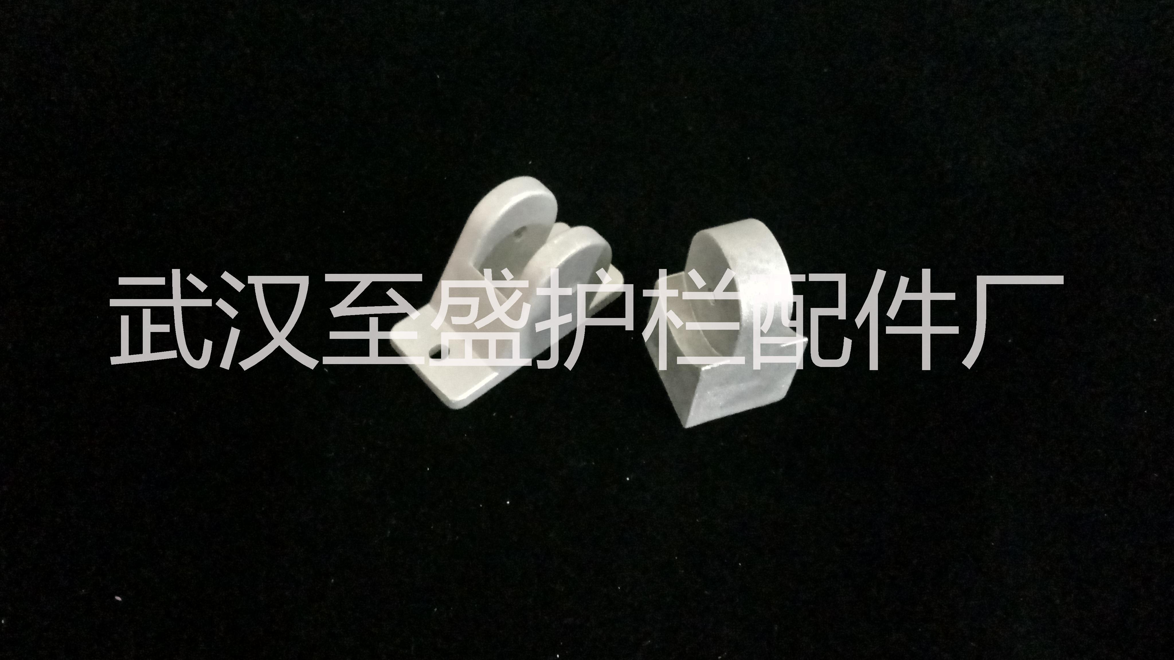 供應(yīng)鋅鋼護(hù)欄壓鑄鋁樓梯扶手40*40橫欄管活動(dòng)連接立柱配件