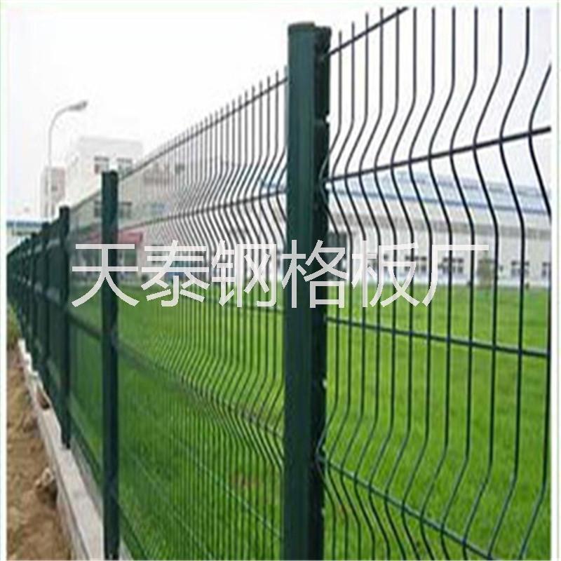 公路護欄網(wǎng)鐵路防護網(wǎng)隔離網(wǎng)