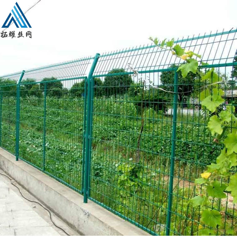 圈山爬坡圍欄框架圍欄網(wǎng)_公路隔離柵