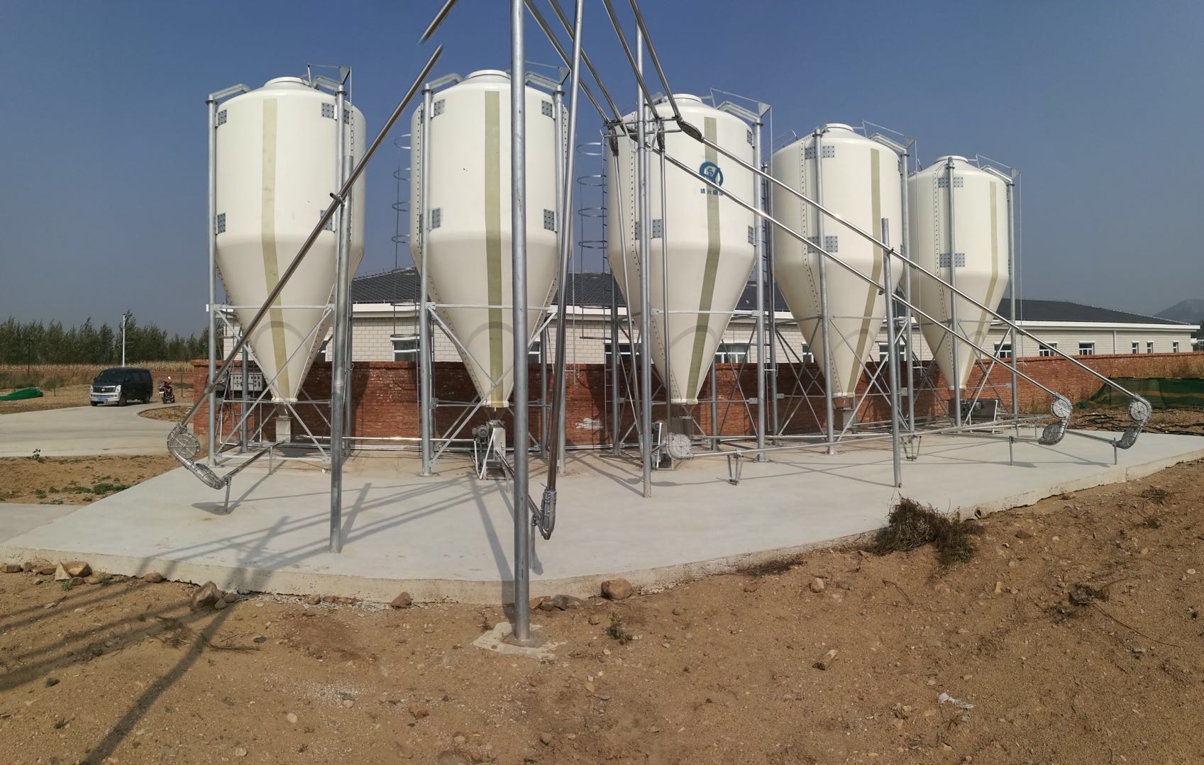 河北利祥農(nóng)牧供應(yīng)養(yǎng)豬設(shè)備豬用自動(dòng)料線飼喂系統(tǒng)