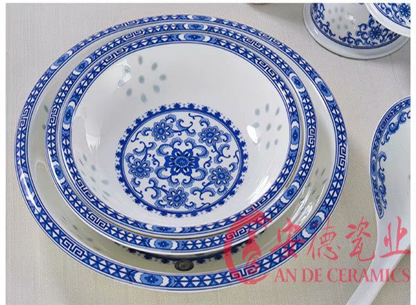 傳統(tǒng)青花玲瓏陶瓷餐具套裝廠家定制