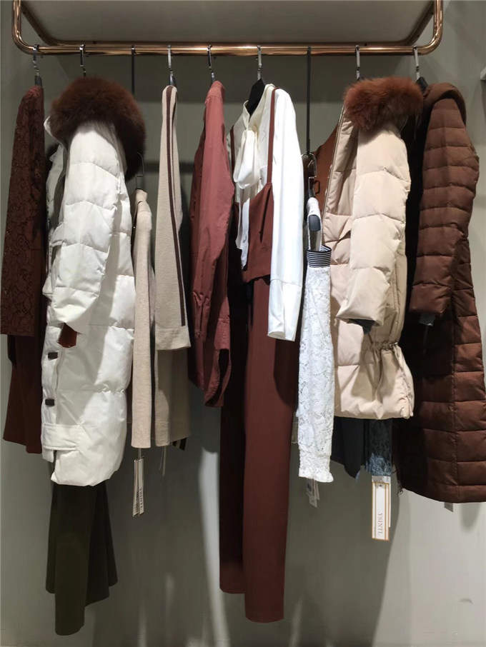 供應(yīng)施蔓shiman服裝尾貨批發(fā)折扣店衣服批發(fā)