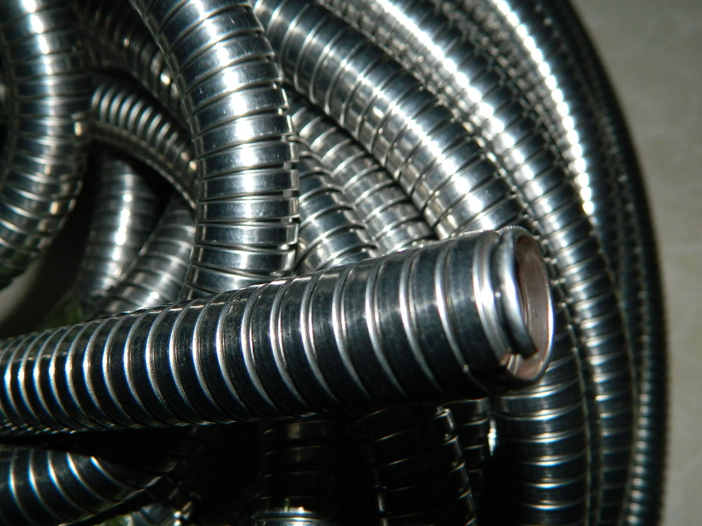 穿線用雙扣不銹鋼軟管新疆供應(yīng)  抗拉抗壓耐腐蝕雙勾蛇皮管DN32