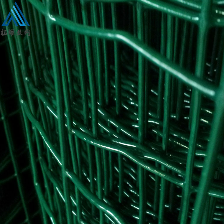 1.5米高公路隔離柵 焊接隔離網(wǎng)