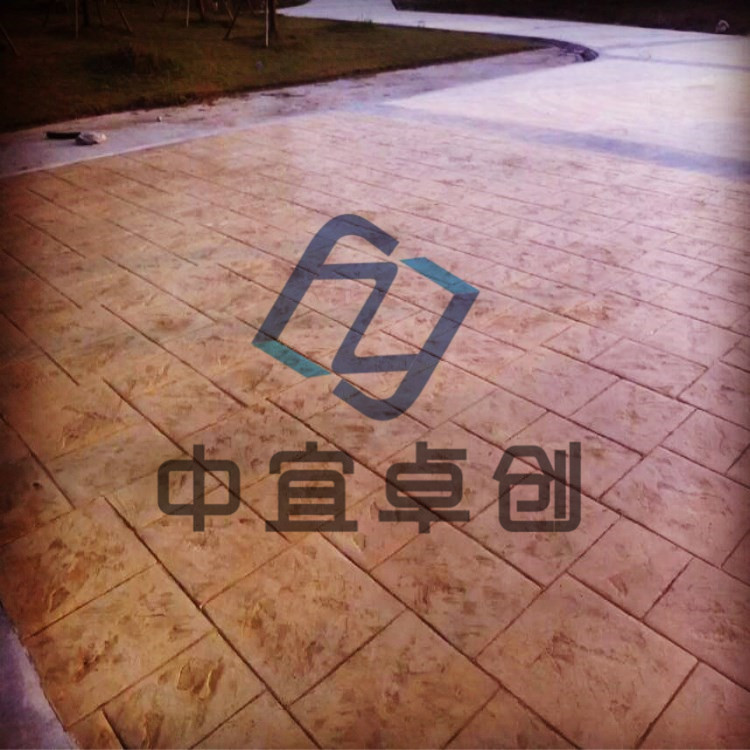 藝術(shù)壓模透水地坪廠家有專(zhuān)業(yè)的設(shè)計(jì)及施工團(tuán)隊(duì)