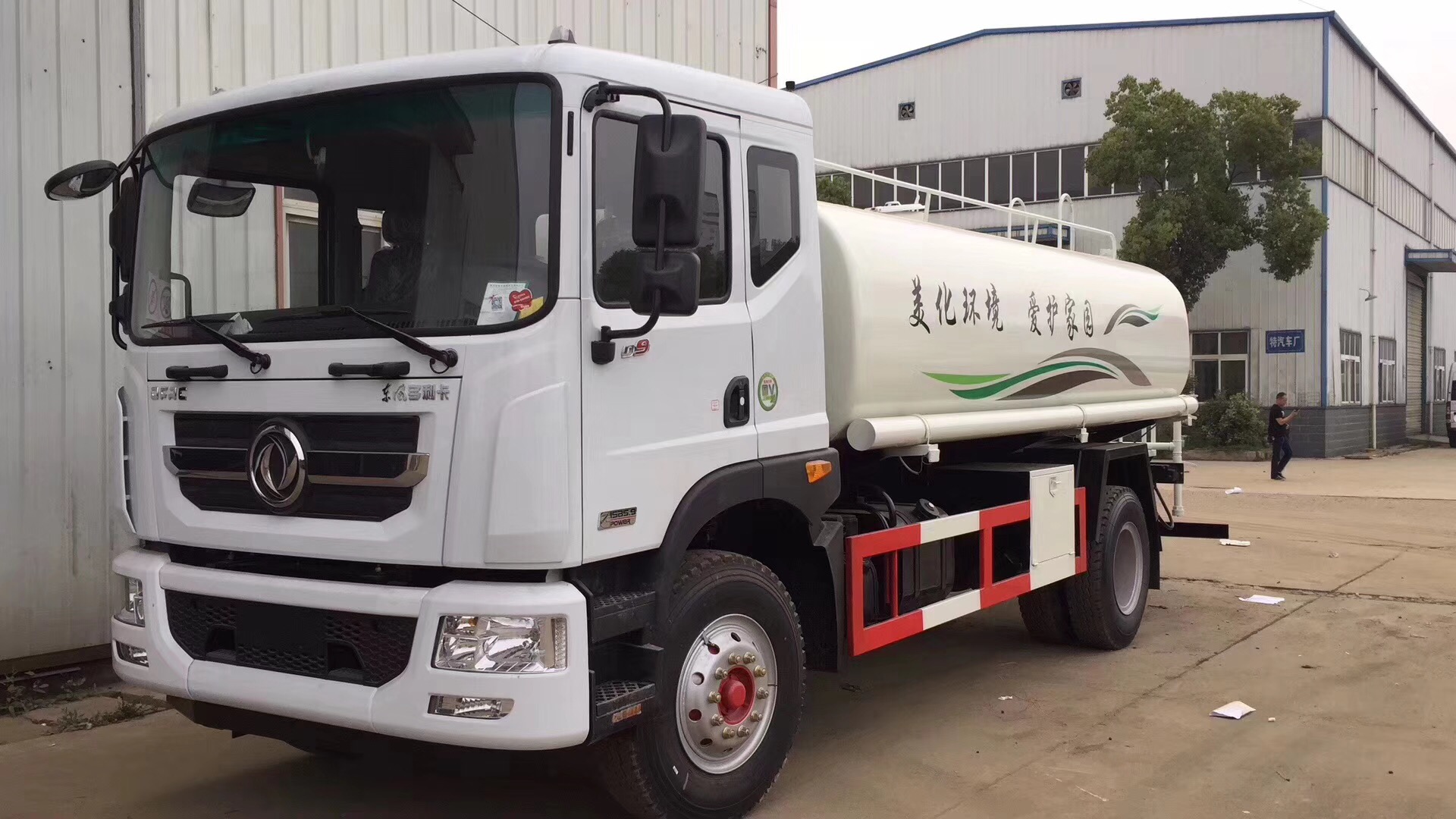 灑水車生產(chǎn)廠家，生產(chǎn)12方灑水車，東風(fēng)大多利卡灑水車，廠家直銷。