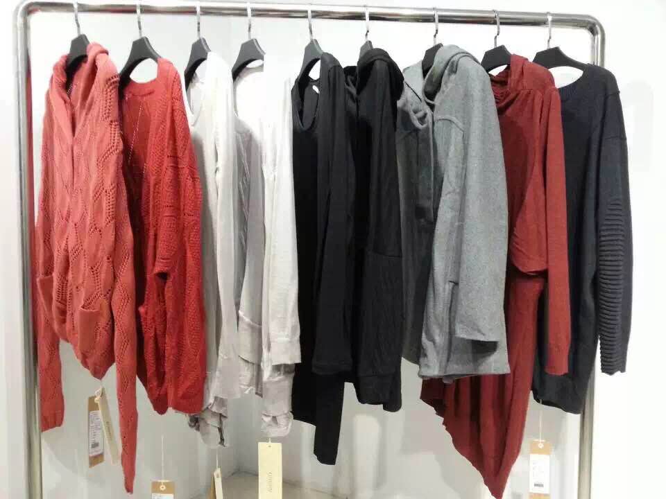 哪里有服裝廠價直銷批發(fā) 東莞秋冬裝批發(fā)