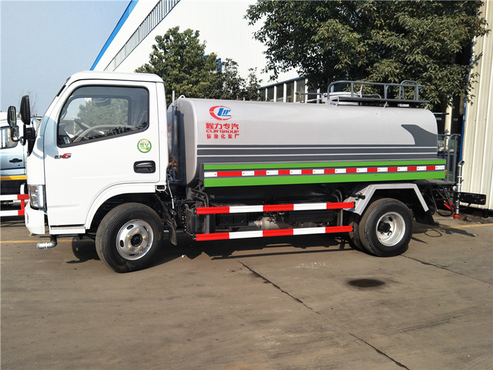 供應(yīng) 東風(fēng)多利卡D6灑水車