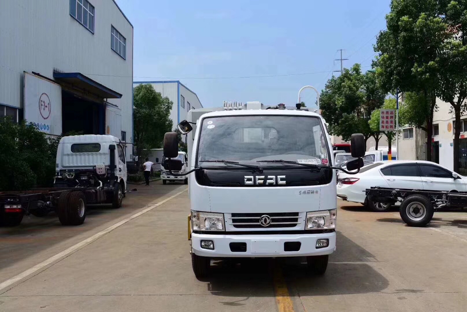 東風小多利卡壓縮垃圾車，6方壓縮垃圾車，廠家直銷。