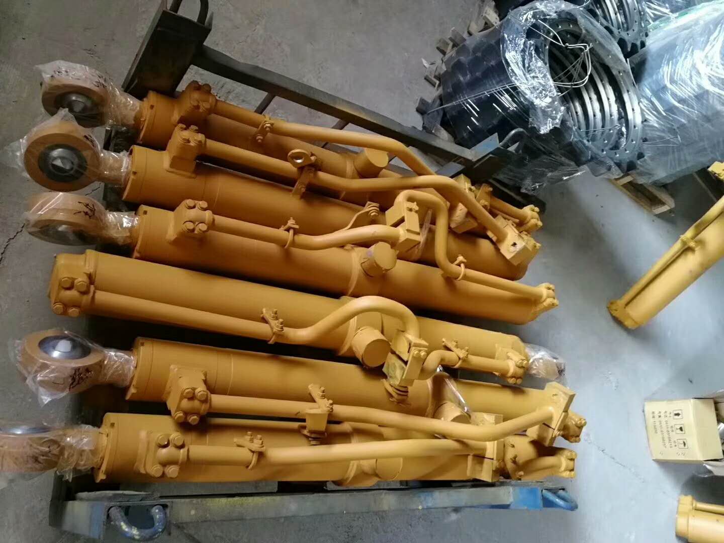 山推推土機(jī)配件SD16水箱16Y-03A-03000