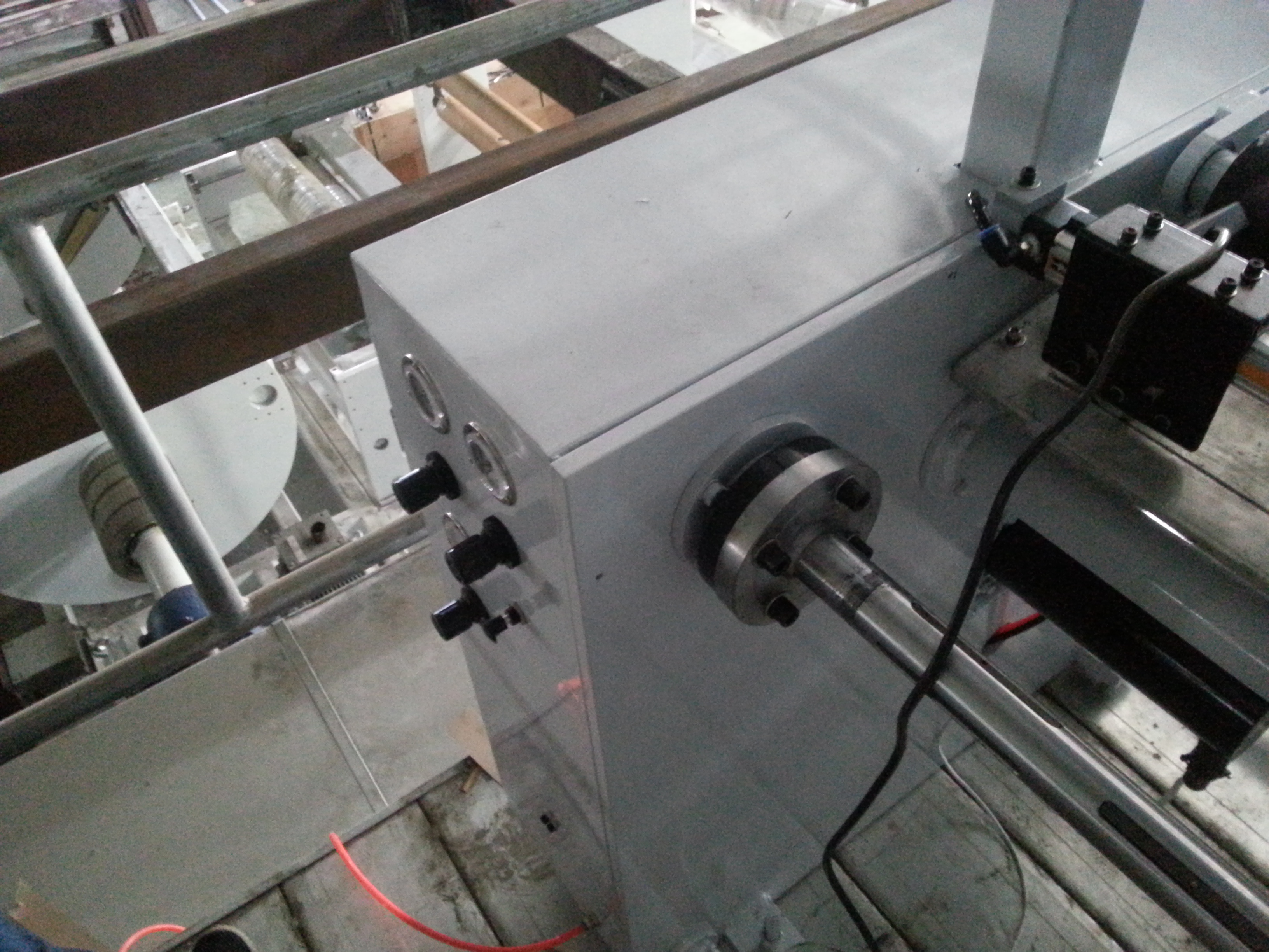 軟紙芯全自動復(fù)卷機(jī)  全自動高速墻紙無紡布分卷復(fù)卷機(jī)