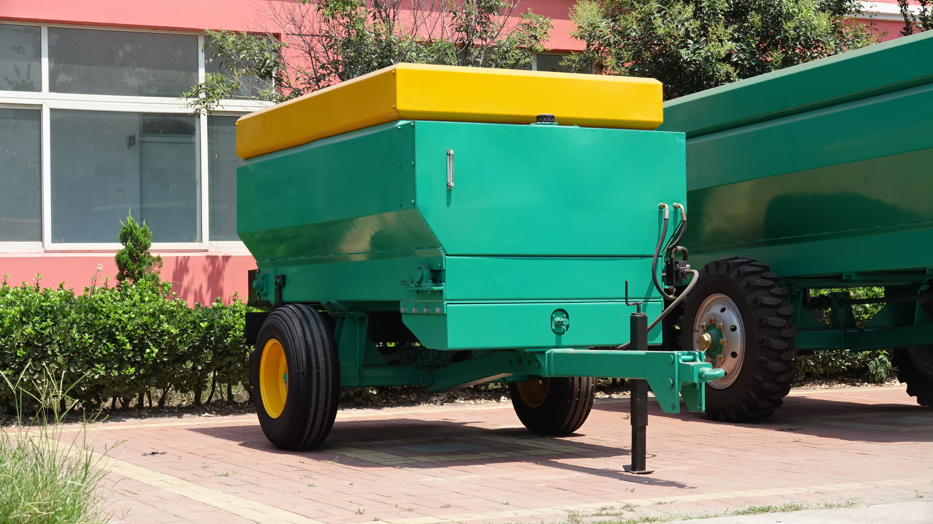 天盛有機(jī)肥拋撒機(jī)，新型揚糞機(jī)，農(nóng)用撒肥機(jī)，撒肥器，撒肥機(jī)