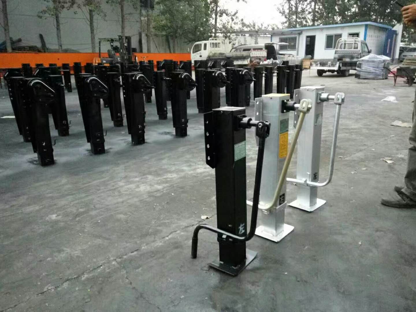 供應(yīng)半掛車(chē)支腿質(zhì)優(yōu)價(jià)廉