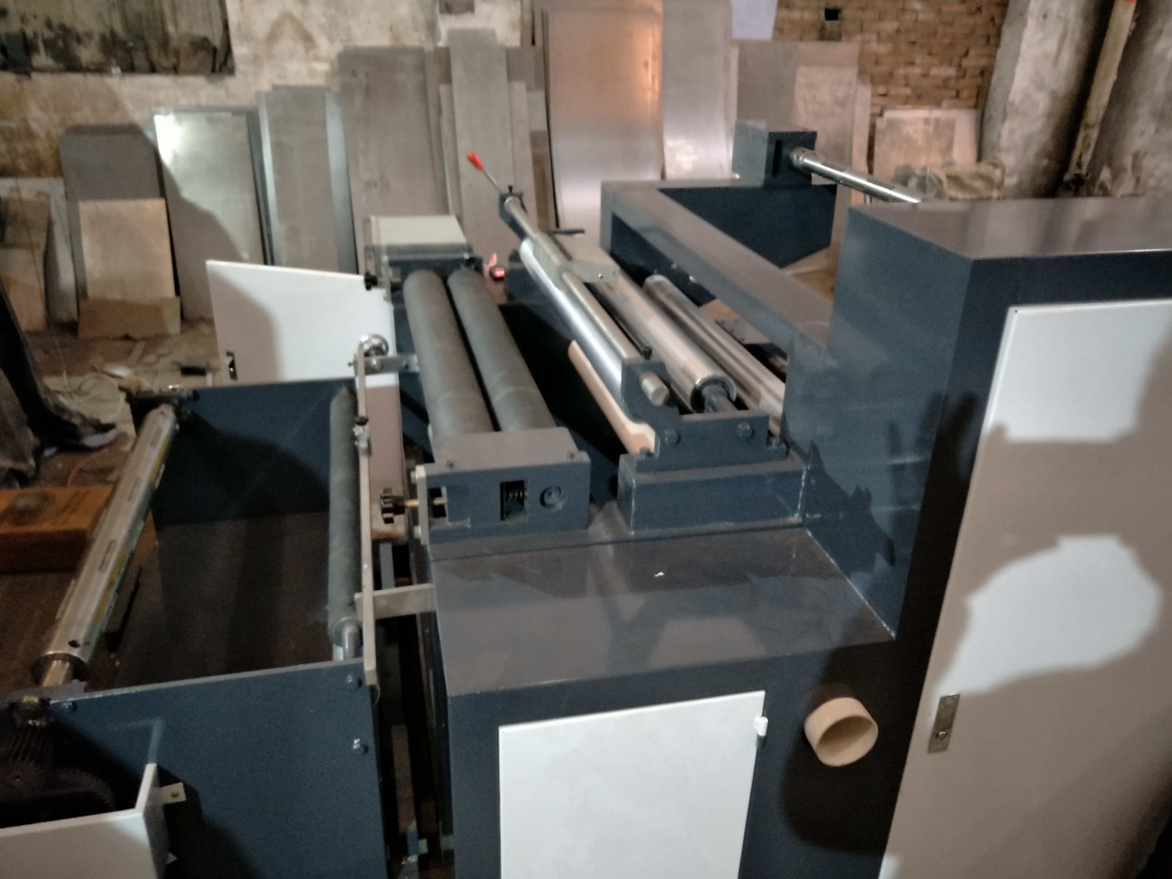 PE保護(hù)膜貼合分切機(jī)（廠家推薦 供應(yīng)pvc分條機(jī)廠（多功能經(jīng)濟(jì)型）