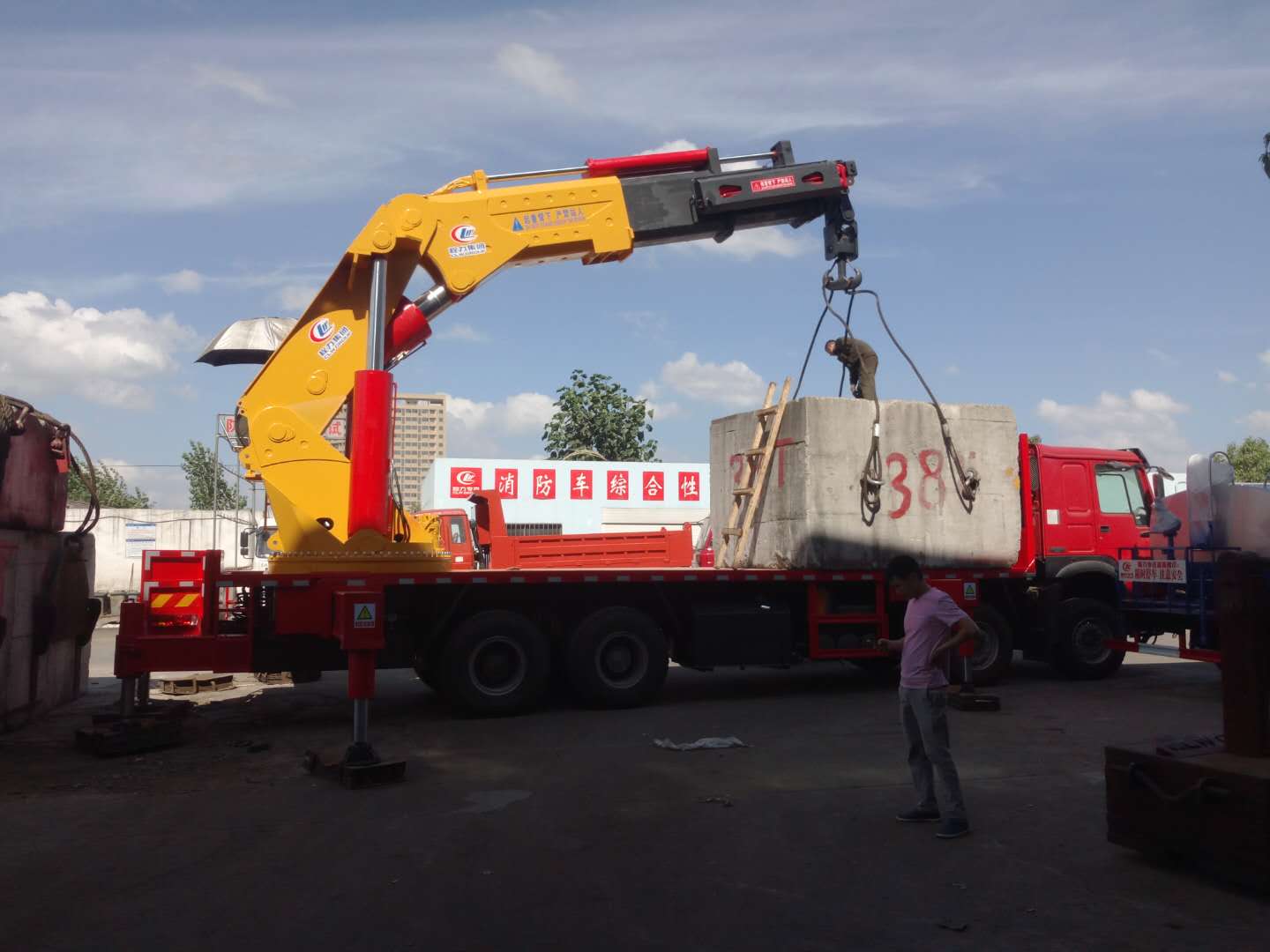 湖北程力隨車吊90噸