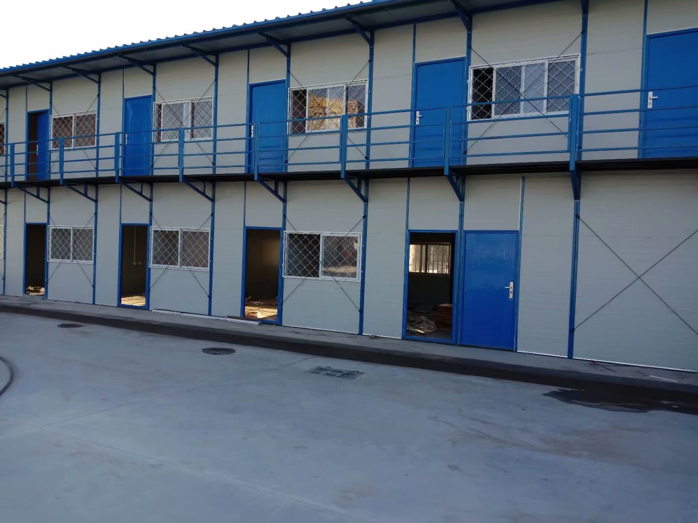 臨汾彩鋼房巖棉生產(chǎn)供應(yīng) 曲沃彩鋼房工地辦公搭建  鋼結(jié)構(gòu) 鋼筋棚 圍擋 崗?fù)?  title=