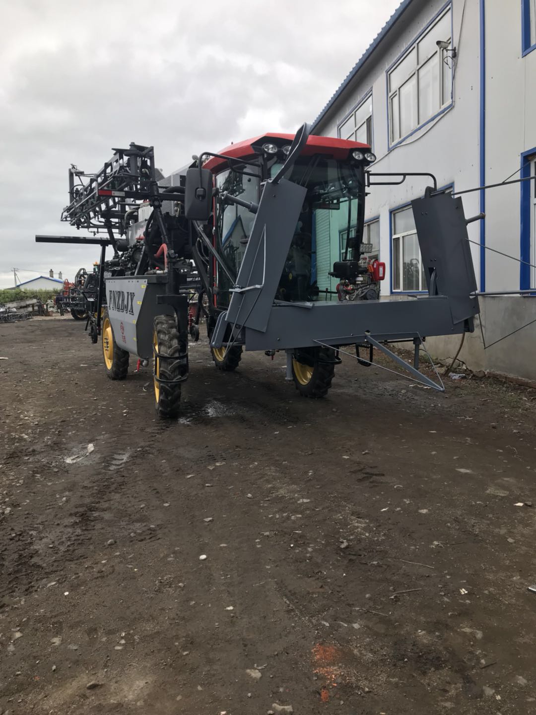 豐諾噴藥機(jī)18546408048可切頂施肥