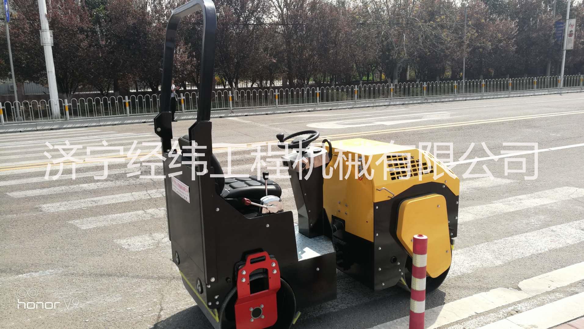 小型振動壓路機(jī)，1噸全液壓路機(jī)，進(jìn)口液壓系統(tǒng)，全國聯(lián)保