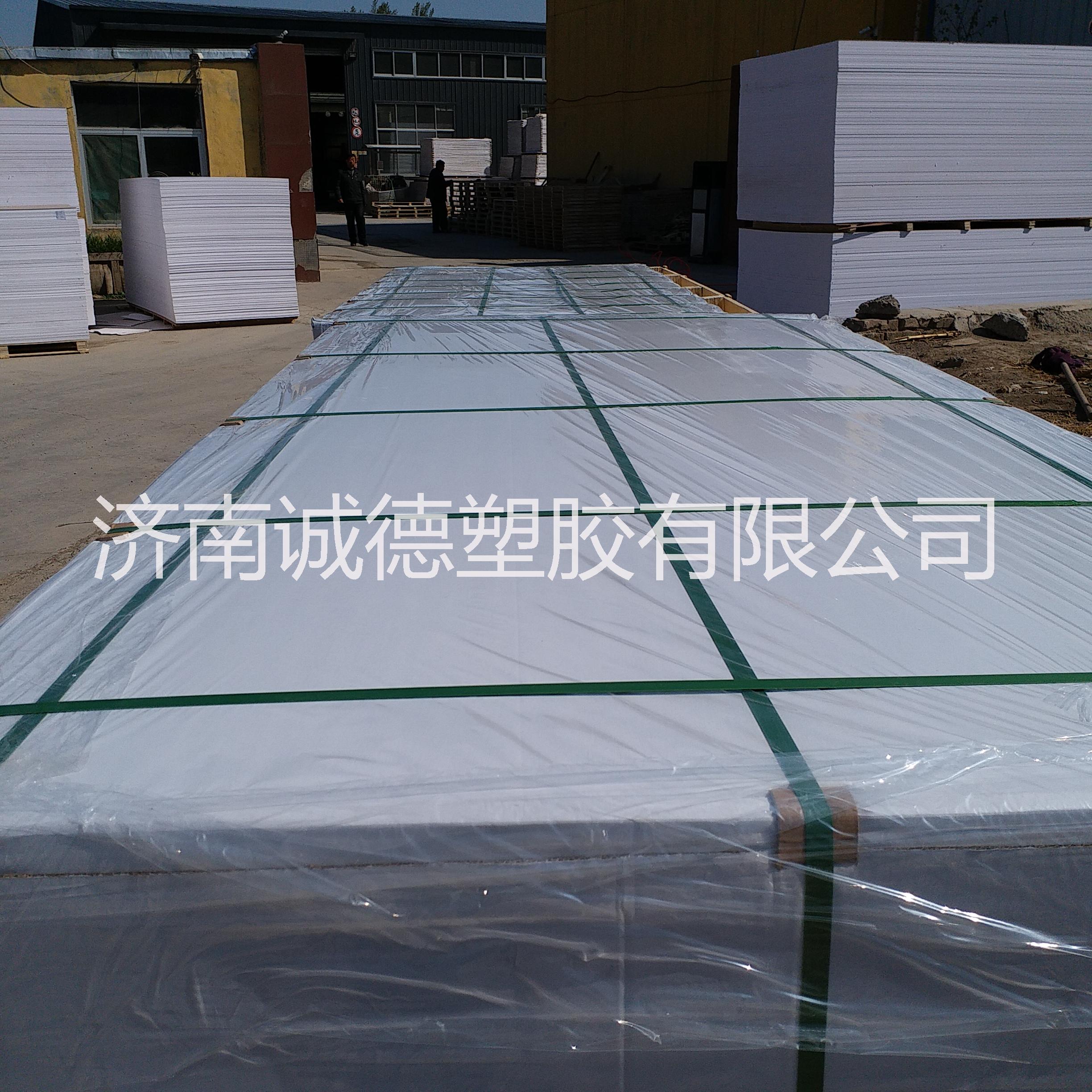 濟(jì)南廠家生產(chǎn)彩色PVC高密度結(jié)皮板鏤空雕刻廣告字雕刻