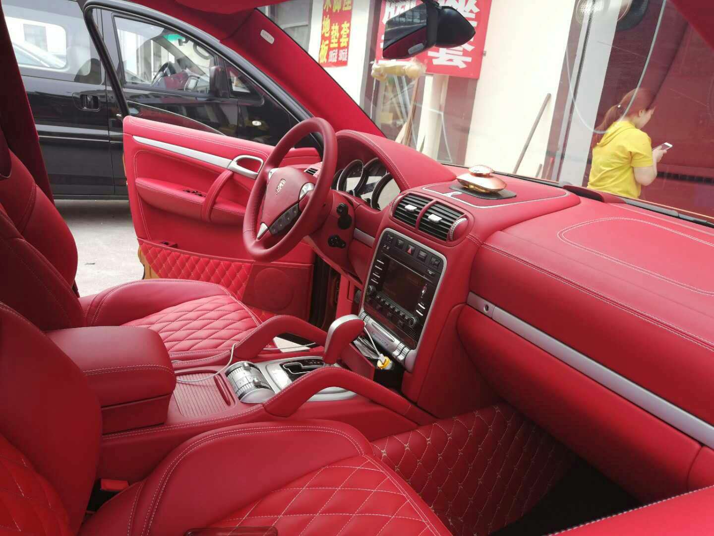 上海汽車內(nèi)飾翻新，儀表臺修復(fù)包皮，頂棚脫落換絨布 上海汽車內(nèi)飾儀表臺頂棚修復(fù)