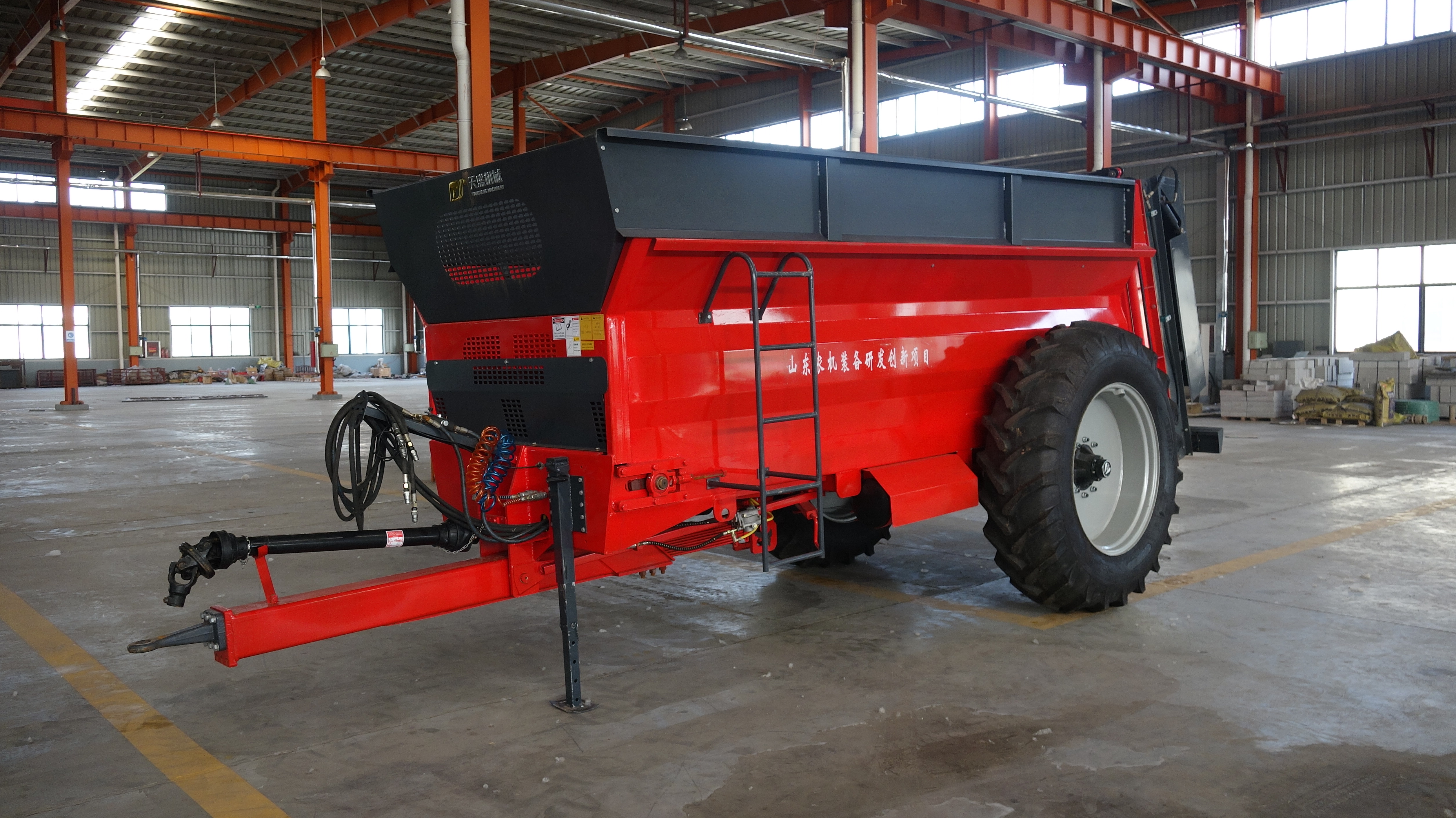 新型揚(yáng)肥機(jī)，大型撒糞機(jī) 大型撒糞機(jī)，大型施肥機(jī) 大型撒糞車(chē)，拋糞機(jī) 拋肥機(jī) 新型揚(yáng)糞機(jī)　揚(yáng)肥機(jī) 新型揚(yáng)糞機(jī)　撒糞機(jī)