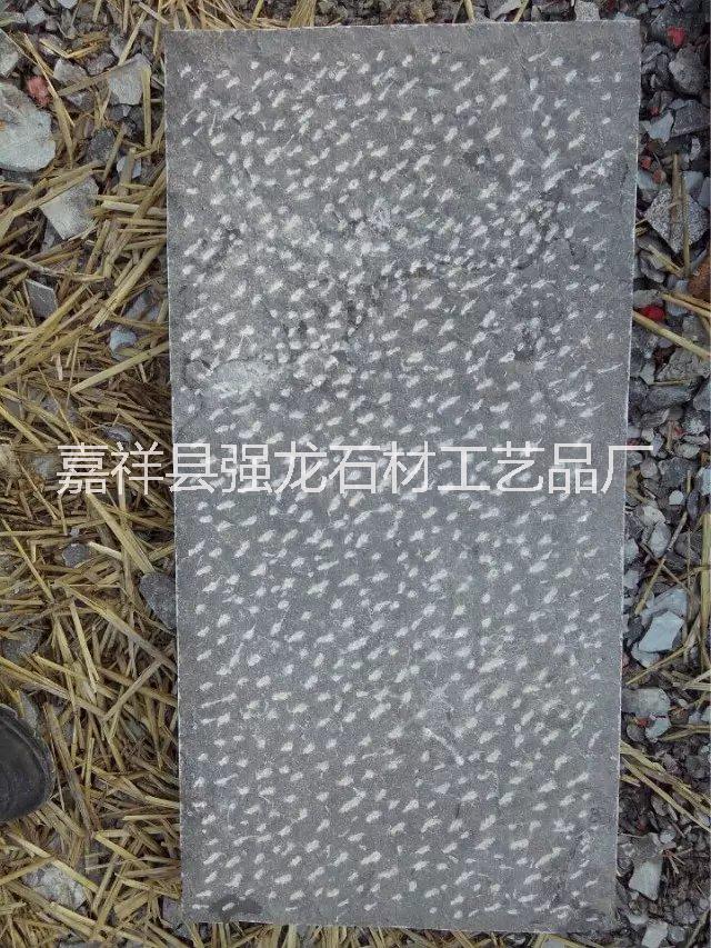 青石剁斧石、青石地敷石、青石斧剁石、剁斧面青石板、斧剁面青石板、機(jī)打面青石板、斧剁面臺(tái)階石