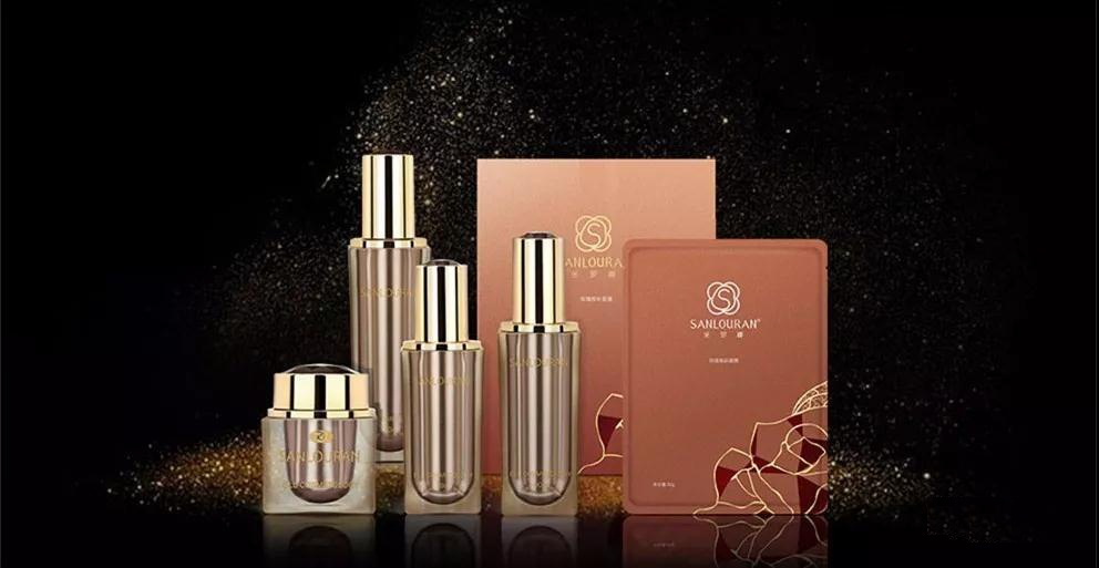 圣羅娜玫瑰花油系列臻顏多肽爽膚水——肽補水,讓肌膚暢漾于純正玫瑰花海