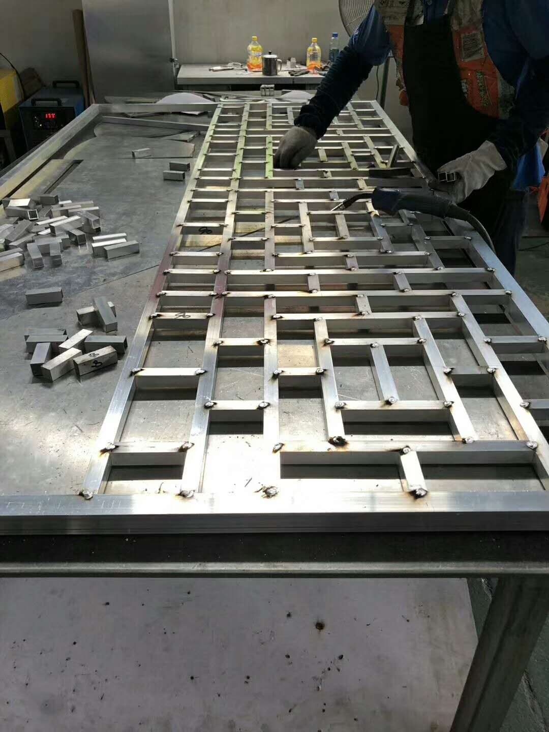 揚(yáng)州造型鋁窗花報(bào)價(jià)