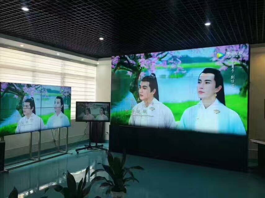 LCD液晶屏，異形液晶條屏，條形拼接屏，無縫液晶拼接屏