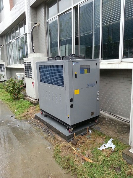 輥筒降溫冷卻控溫用冰水機(jī)組