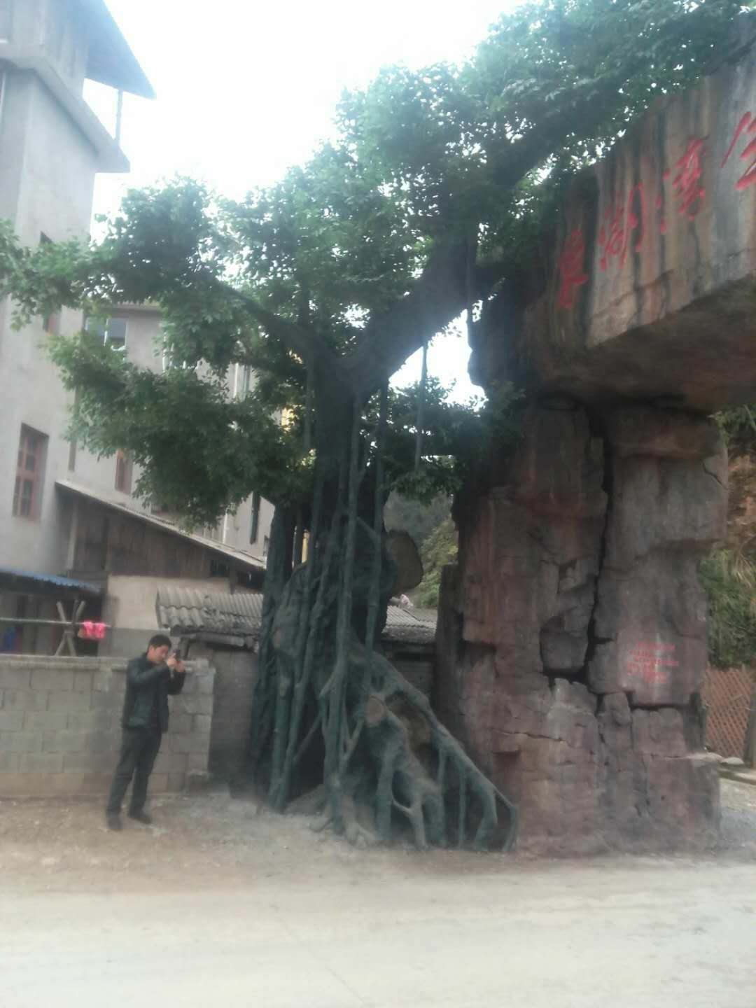 工藝仿木景觀花樹大門，藝術(shù)大門，假樹大門，生態(tài)園大門。