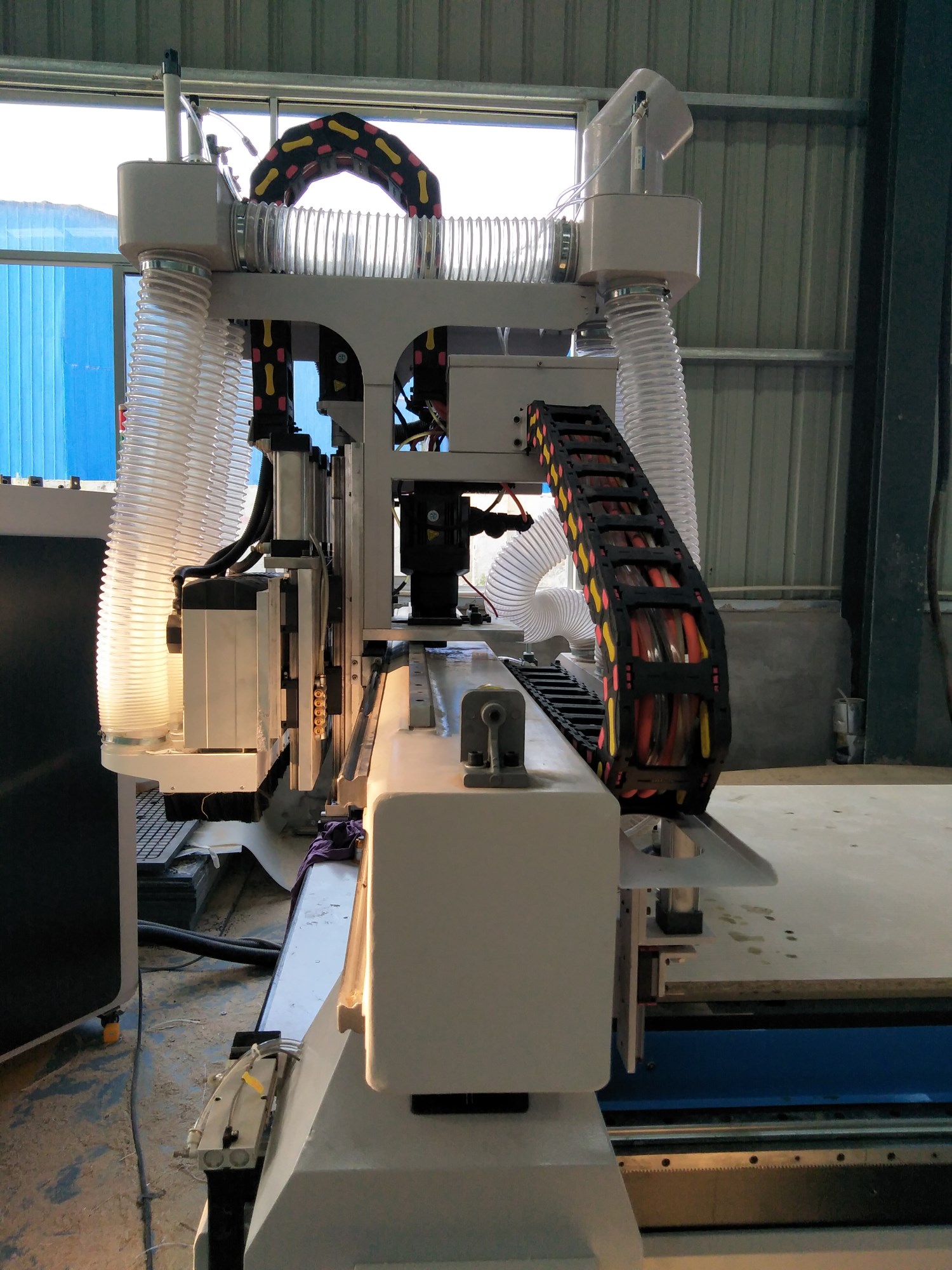 京藍(lán)數(shù)控開料機四工序1325