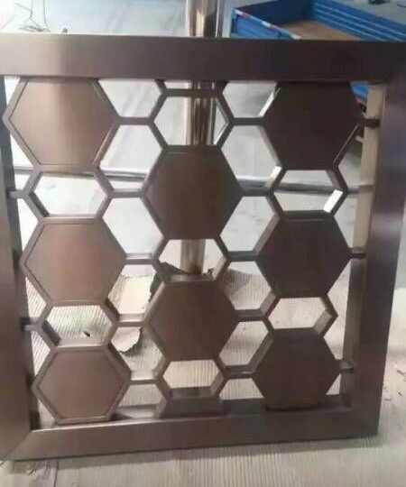不銹鋼屏風(fēng)不銹鋼鏡面花紋屏風(fēng) 不銹鋼鏡面花紋屏風(fēng) 不銹鋼屏風(fēng)廠家 佛山不銹鋼屏風(fēng) 不銹鋼花紋屏風(fēng)
