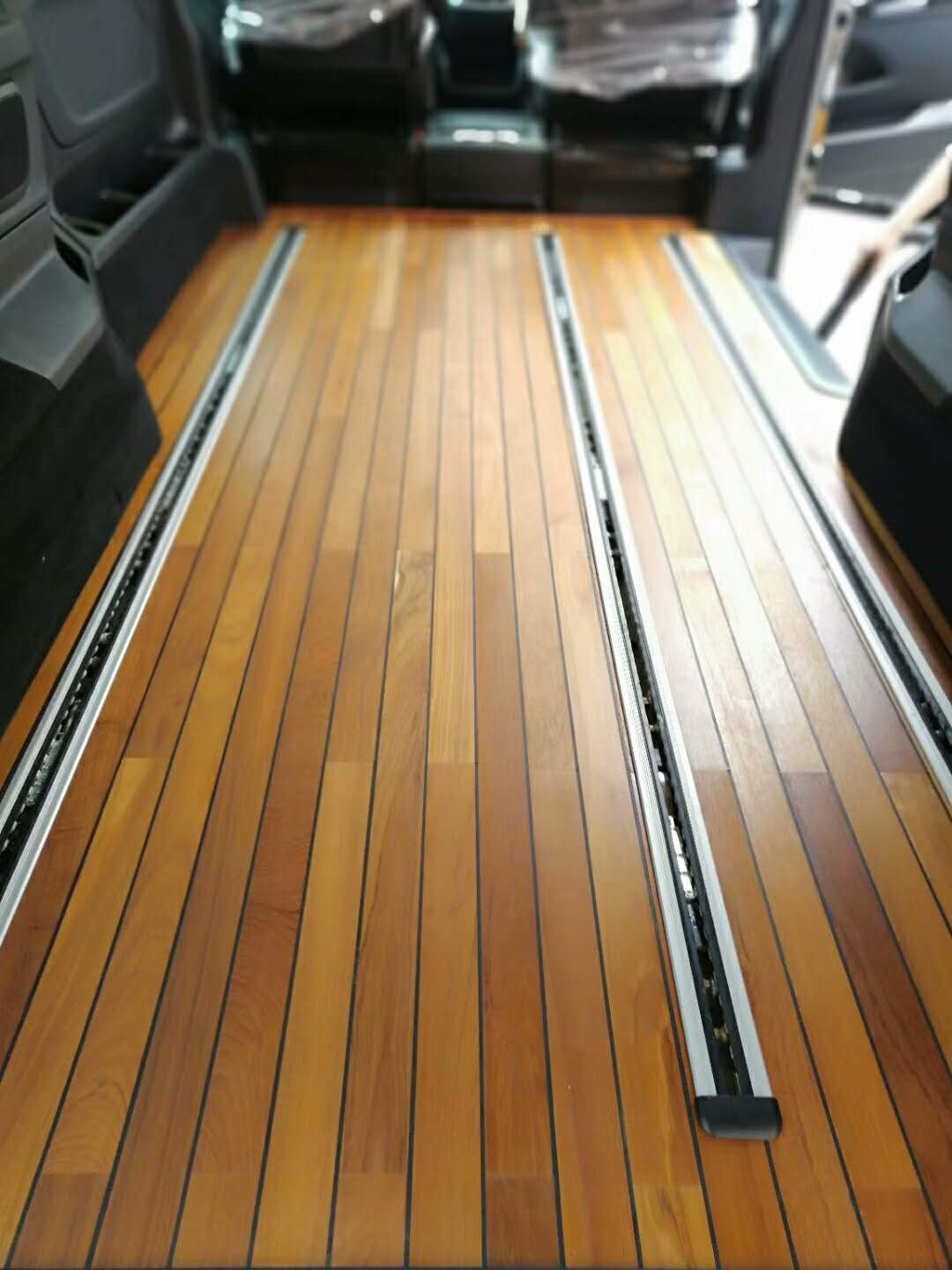 汽車內(nèi)飾翻新頂棚木地板航空座椅改裝房車內(nèi)飾改裝升級