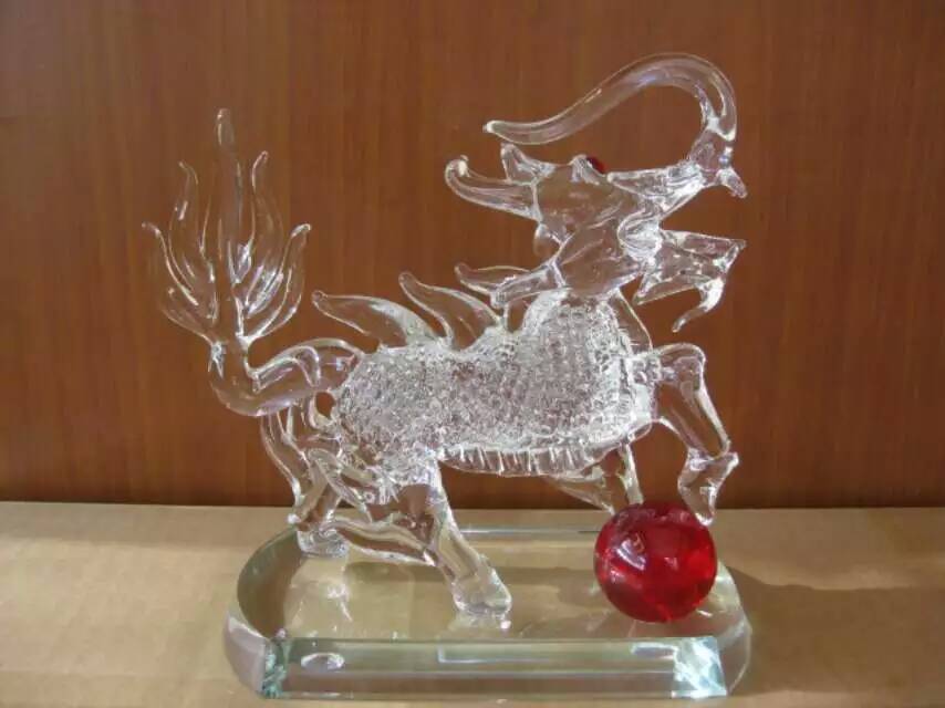 水晶工藝品現(xiàn)場制作