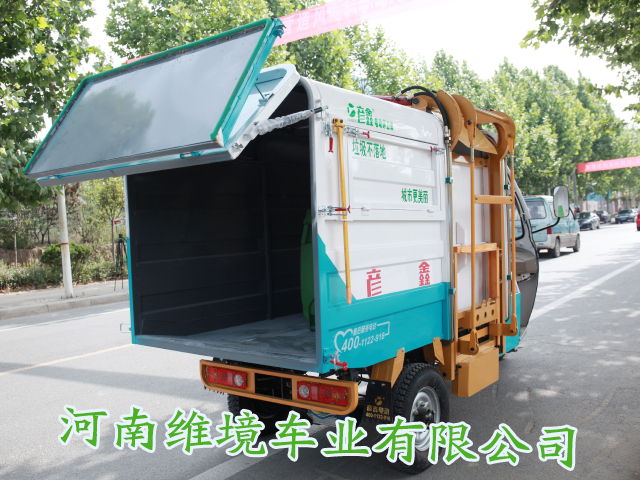 河南彥鑫牌推板式翻桶車行駛穩(wěn)定
