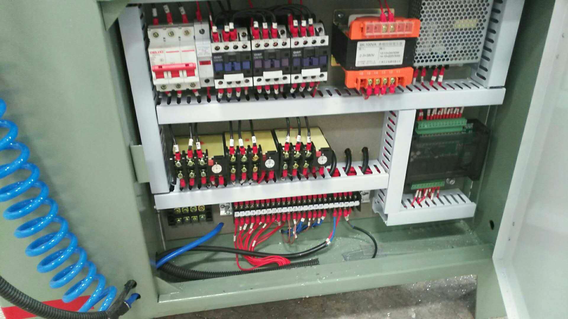 45度雙頭護(hù)角一體機切角機 廣東雙頭護(hù)角一體機切角機供應(yīng)商 超薄燈箱切角機供應(yīng)商 鋁型材切角機 鋁材切割機