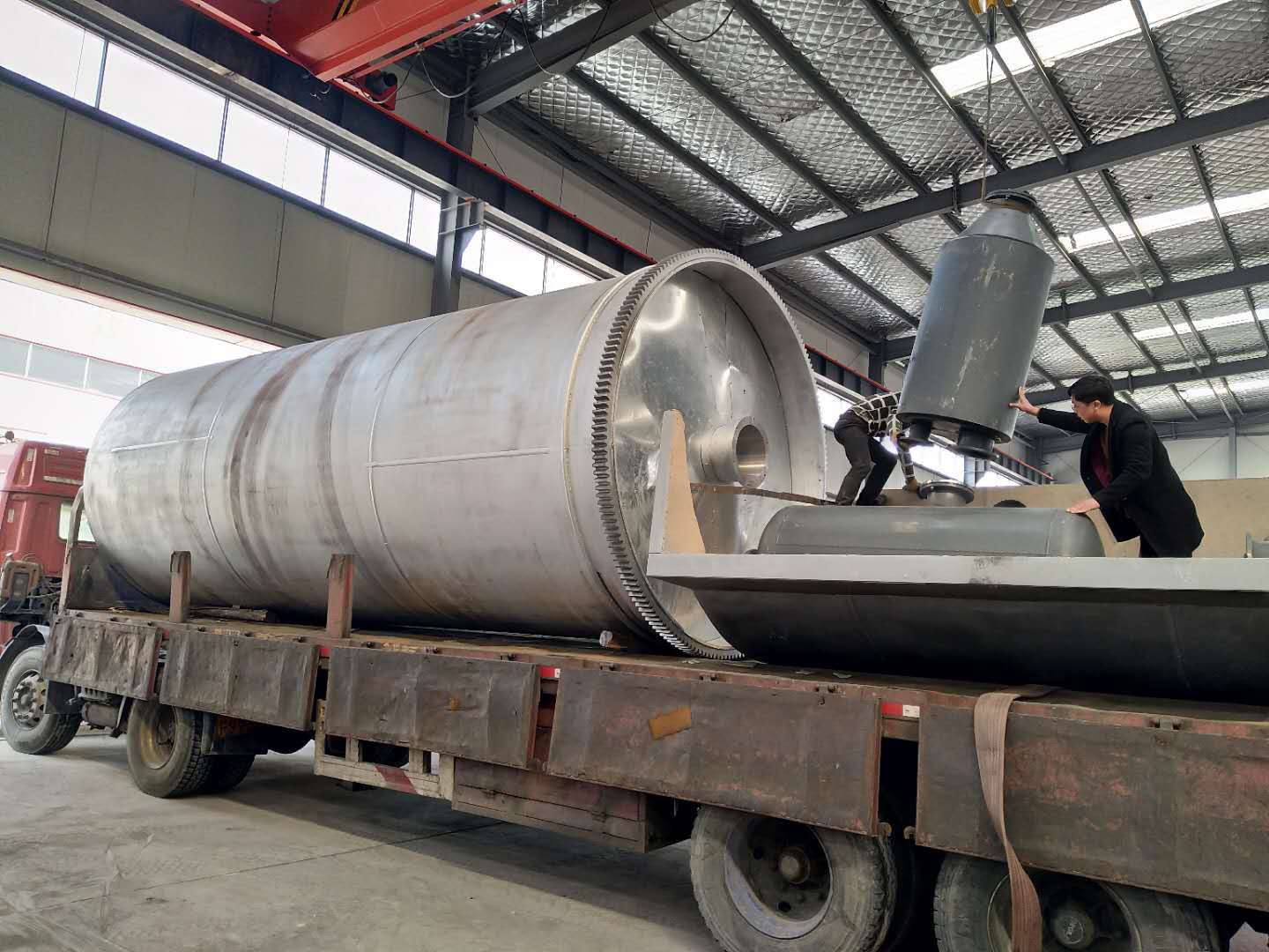 廢輪胎煉油設(shè)備/日處理12噸 廢舊輪胎煉油設(shè)備