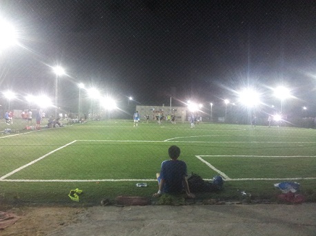 廈門五緣灣足球場(chǎng)  籠式足球場(chǎng)地施工人造草鋪設(shè)