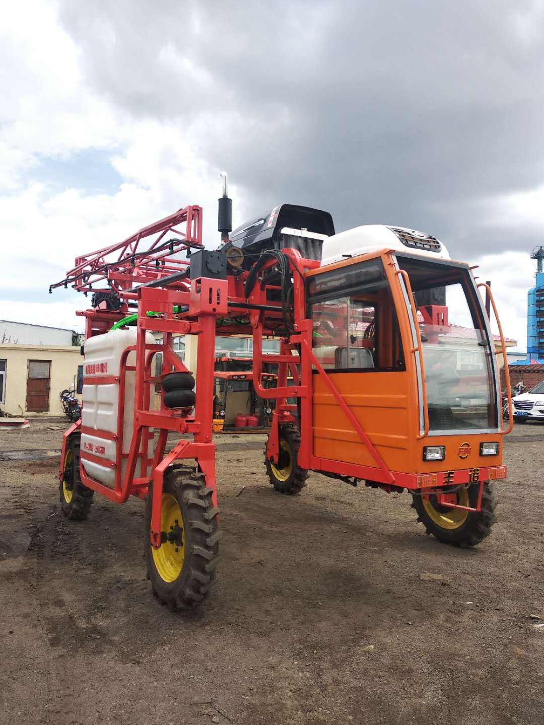 自走式高架打藥機(jī)可安裝中耕施肥去雄機(jī)械