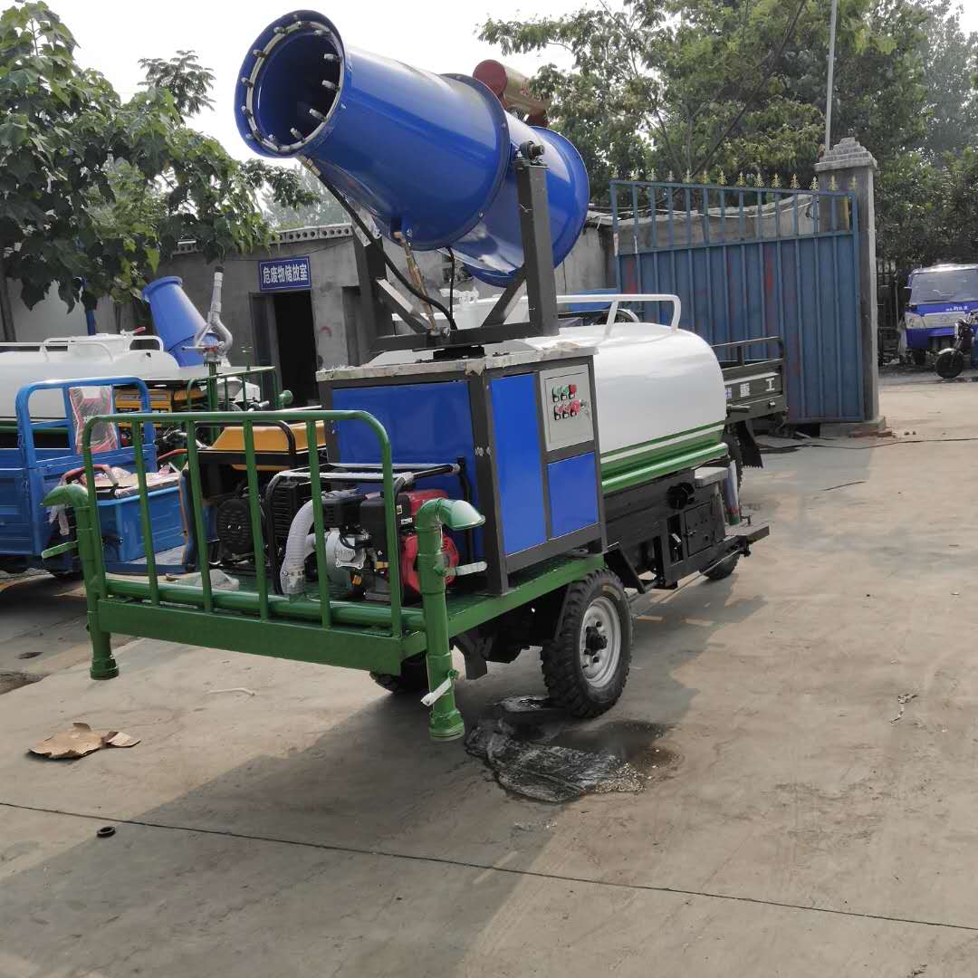 電動三輪霧炮灑水車，霧炮灑水車哪里便宜，哪里生產(chǎn)灑水車
