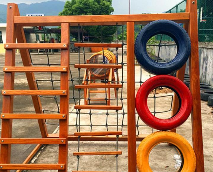 廠家進(jìn)口木制爬網(wǎng)幼兒園攀爬架兒童戶外木質(zhì)體能健身爬繩組合架