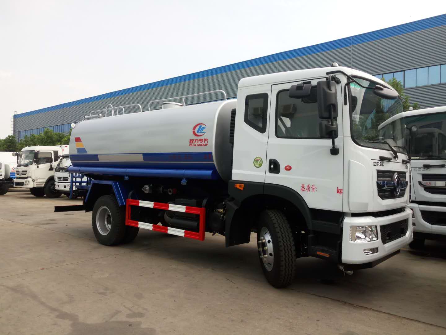 灑水車供應(yīng)廠家現(xiàn)車圖片及參數(shù)
